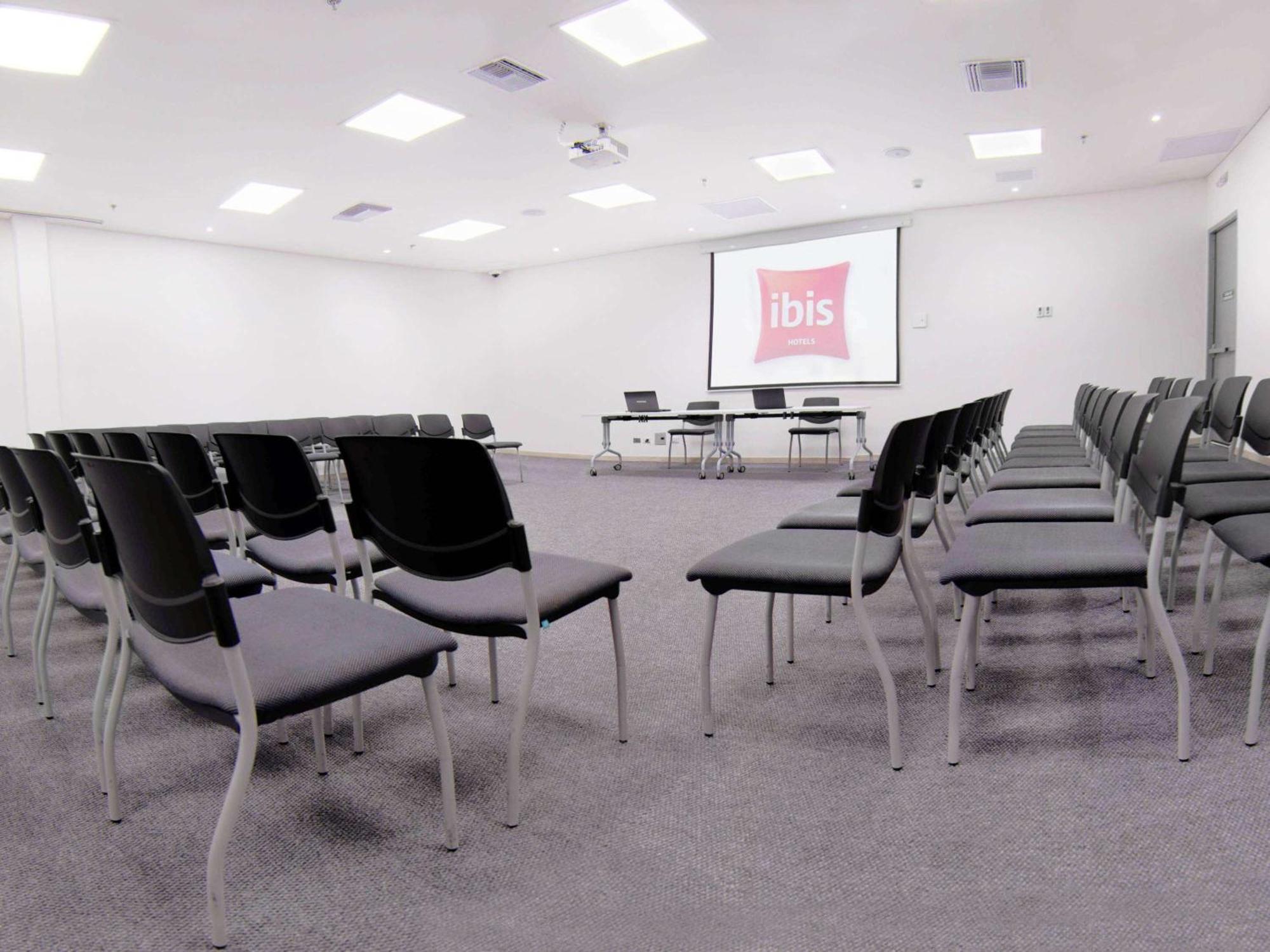 Ibis Apartadó Kültér fotó
